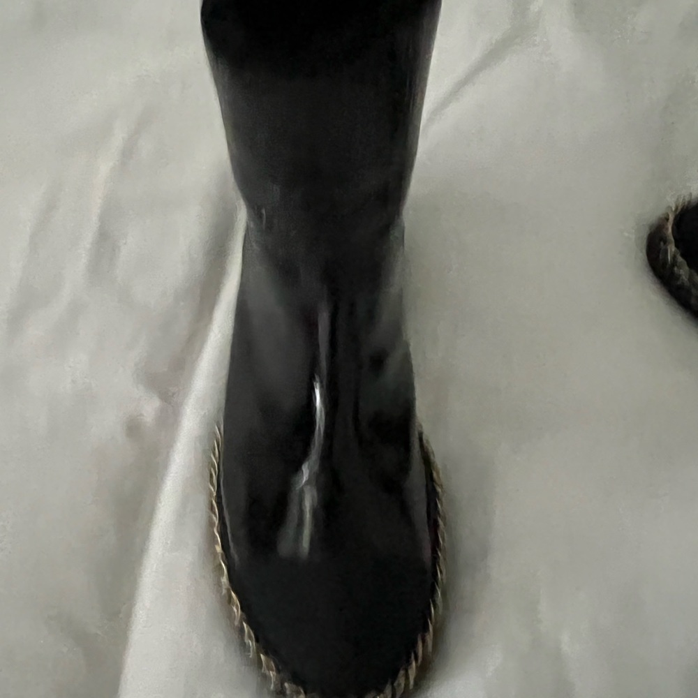 Chanel Short Boots-EXCELLENT condition. Worn 4 times. Authentic - Picture 6 of 6